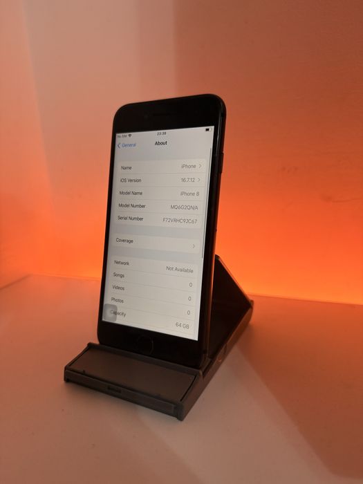 Vand iphone 8 64gb