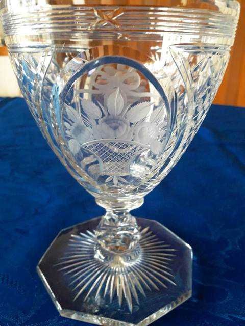Kристална купа с формата на чаша,колекционерска находка