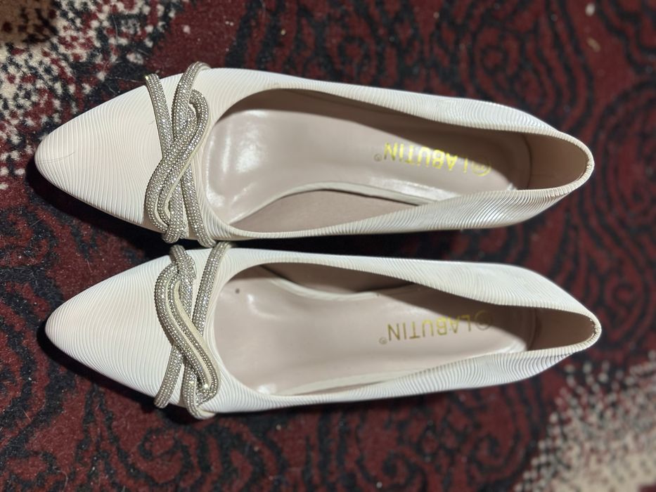 Ayollar tuflisi yangi kiyib chiqilmagan.