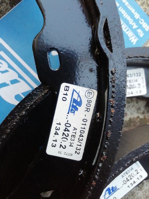 Vând Set saboti frana, frana de mana potriviți pentru MERCEDES-BENZ