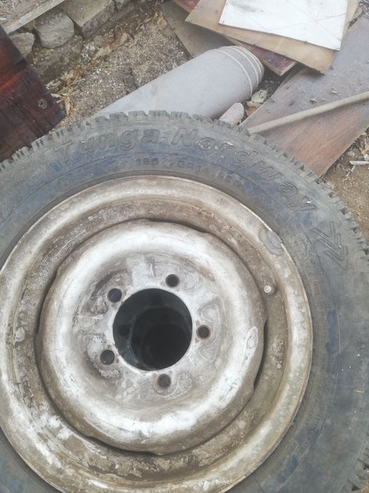 Шипованые колеса 185/70R14 на дисках на волгу