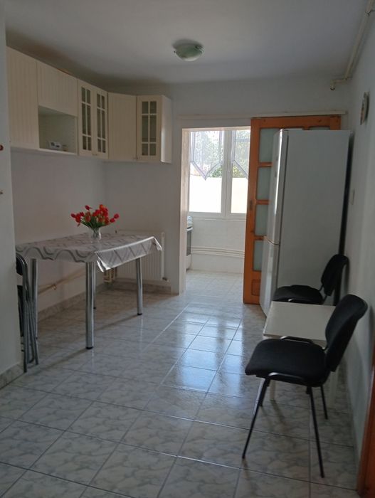 Apartament 3 camere decomandat 70m etaj 1