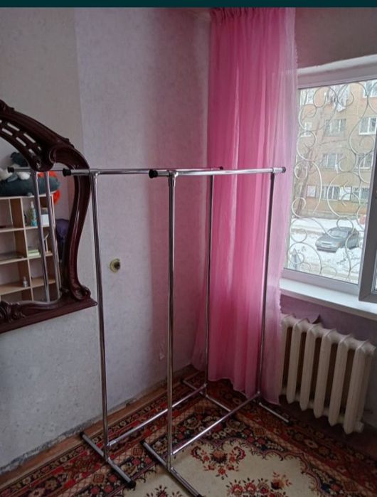 Продам Вешалки напольные новые разбираються хромированные нержавейка