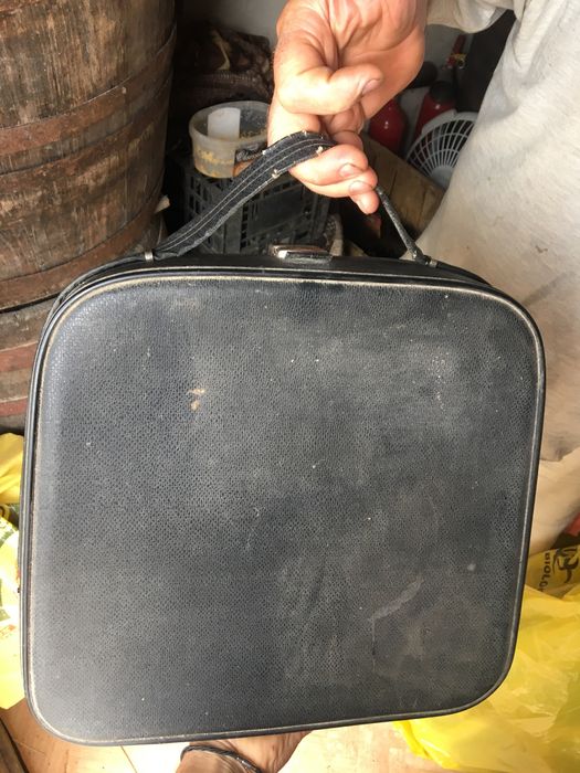 Masina de scris CONSUL in geanta de transport cu consumabile