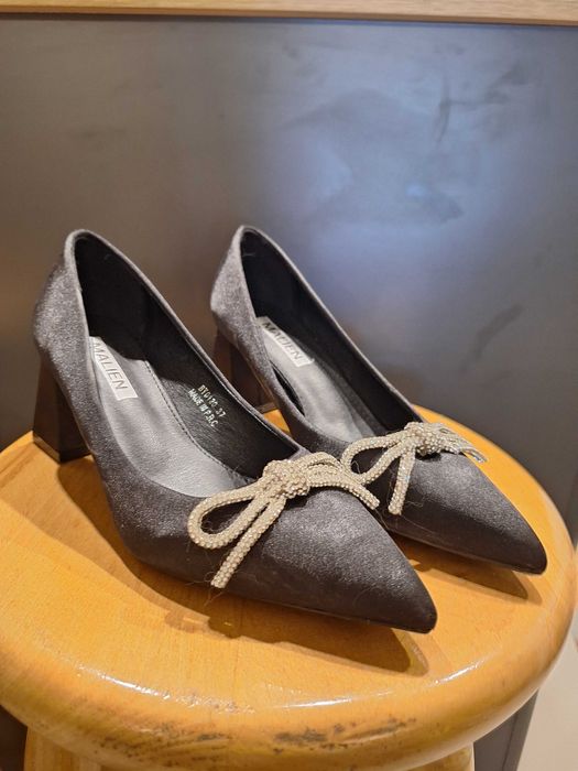 Нови елегантни обувки