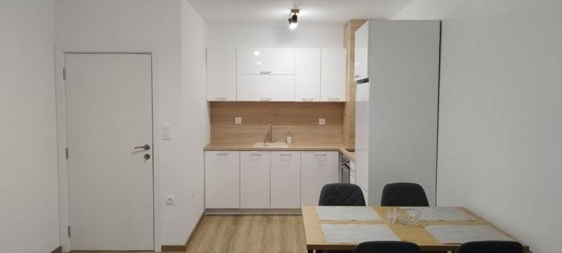 Дава се под наем Двустаен апартамент в Пловдив, Остромила - 65 кв.м за 375 € - Снимка #2