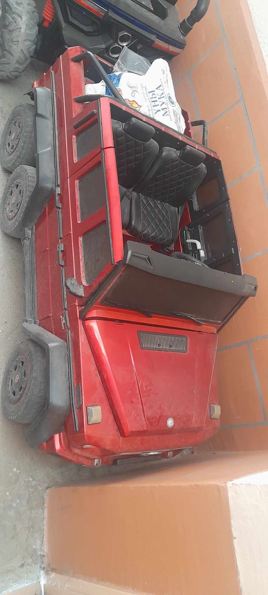 2 ta moshina pulitiyam bor yuradi
