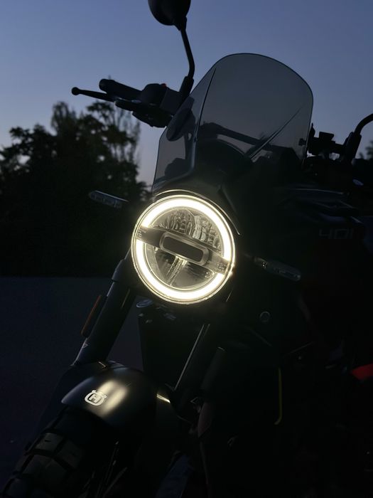 Husqvarna svartpilen 401