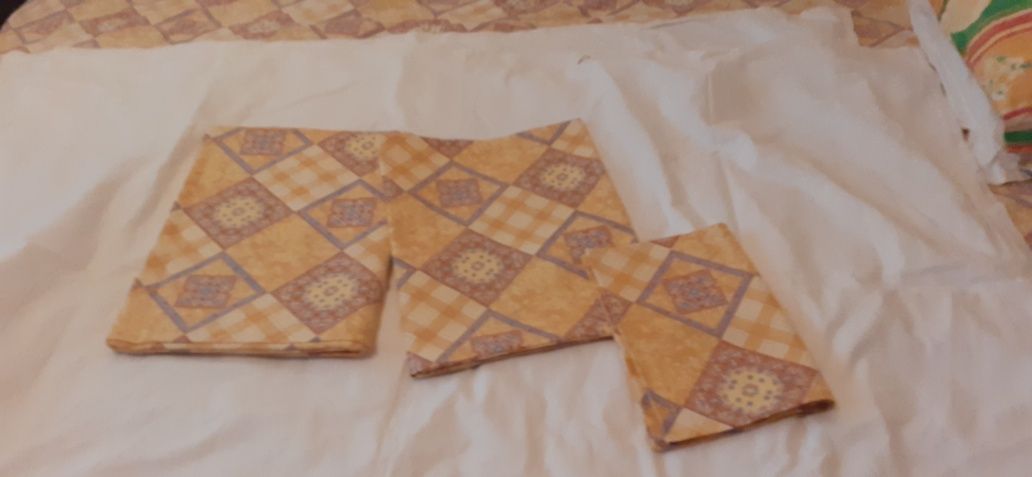 Продавам цветни комплекти плик,долен чаршаф, калъфки 2бр.