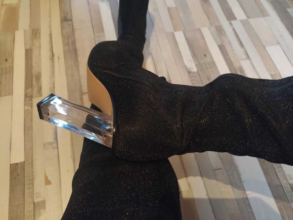 Нови високи ботуши с прозрачен ток на марката Stillo