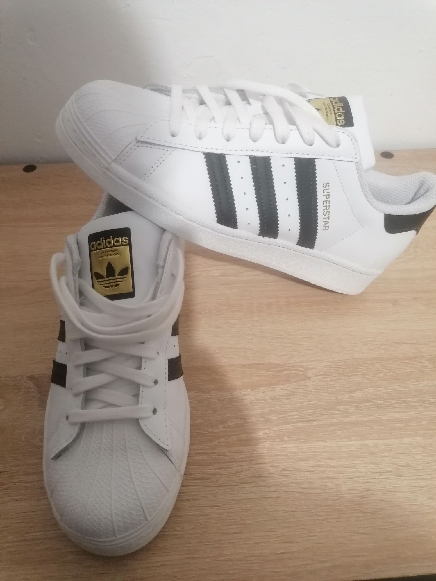 Adidași marca Adidas SUPERSTAR