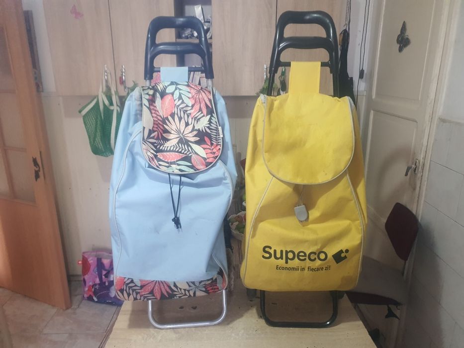Vând doua cărucioare pentru cumpărături piața an stare relativ bună.