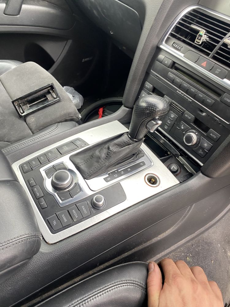 Ауди q7 на части