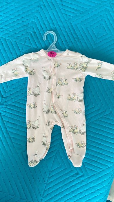 Бебешки бодита и ромпъри за момиче