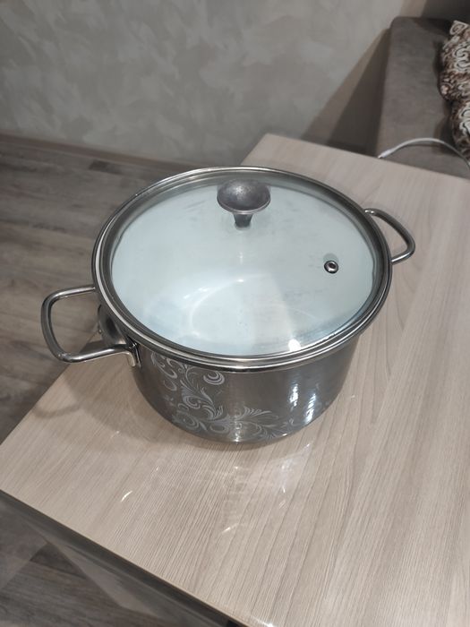 Продам кастрюлю 3-4 литра хорошего качества