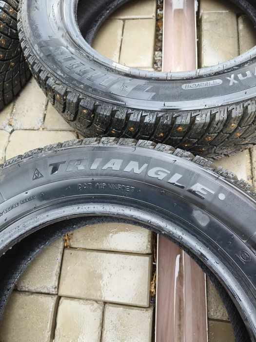 Продам зимние шины с шипами