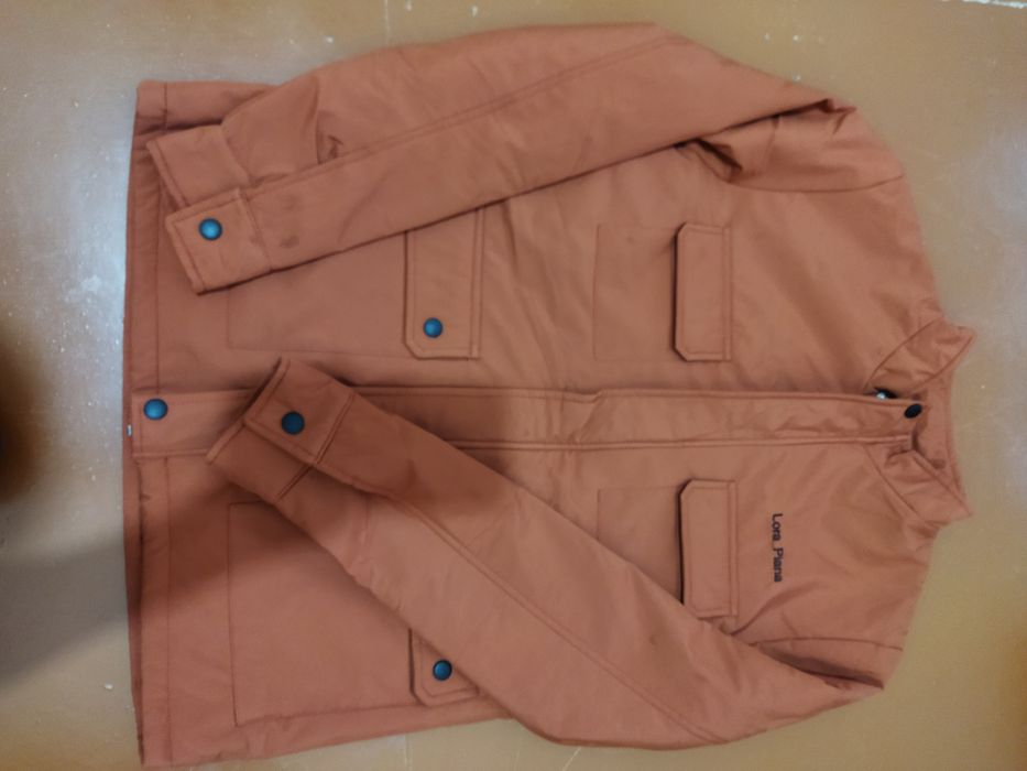 Продаю оранжевую мужскую куртку