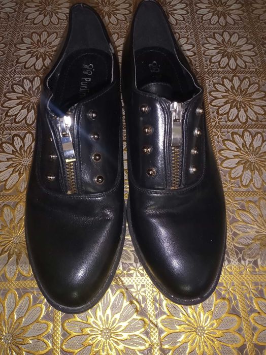 Продаются женские туфли