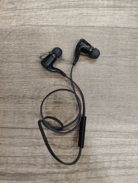 Наушники Bluetooth Plantronics