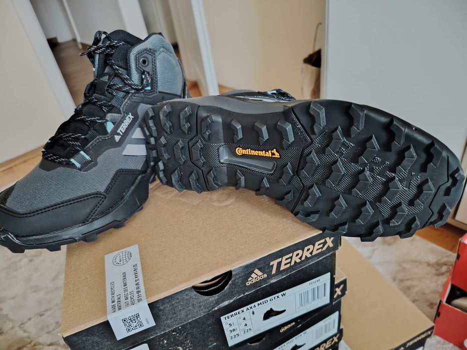 Bocanci Adidas goretex Nr 36.5