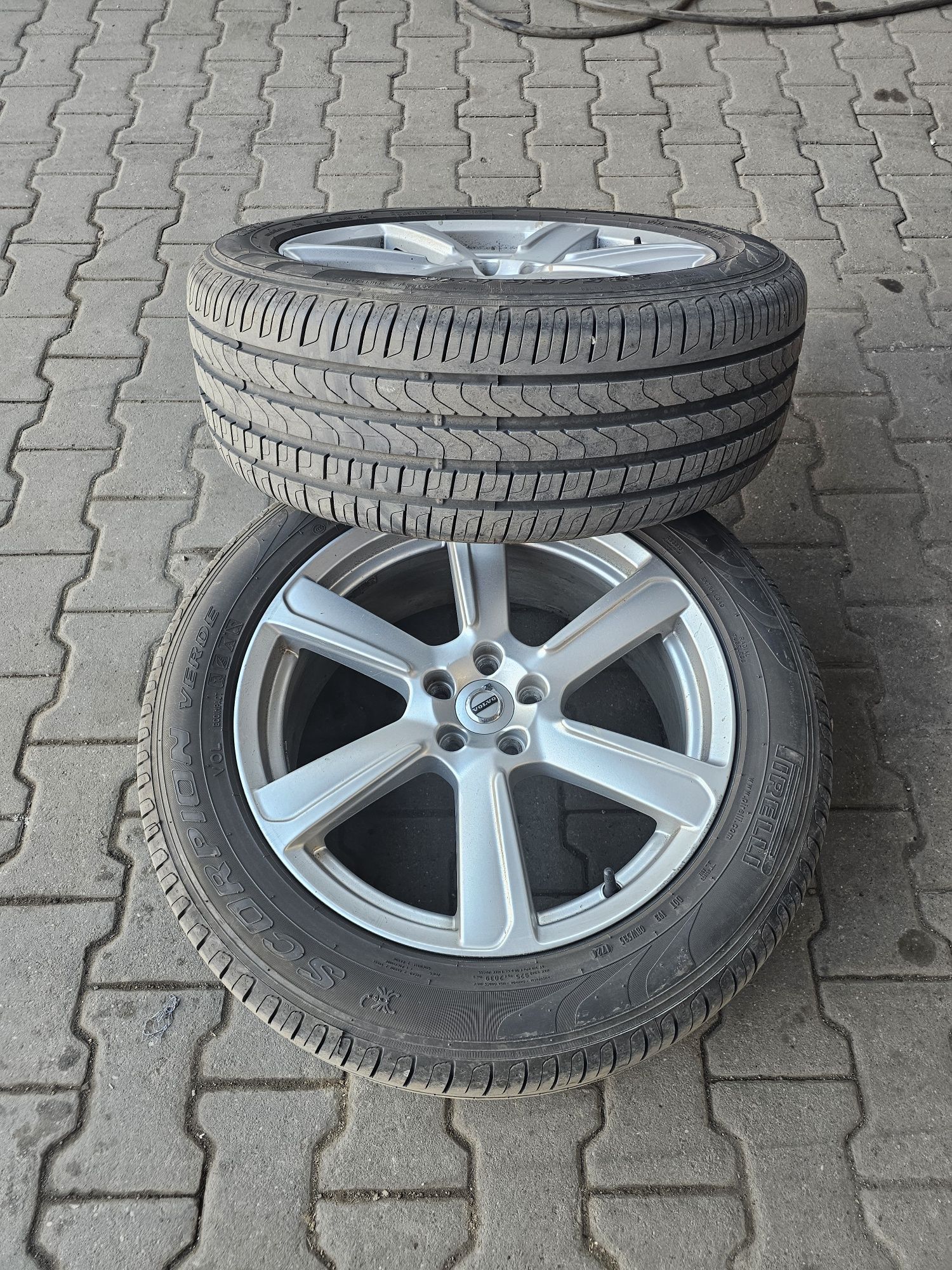 Jante volvo r19 cu anvelope pirelli scorpion