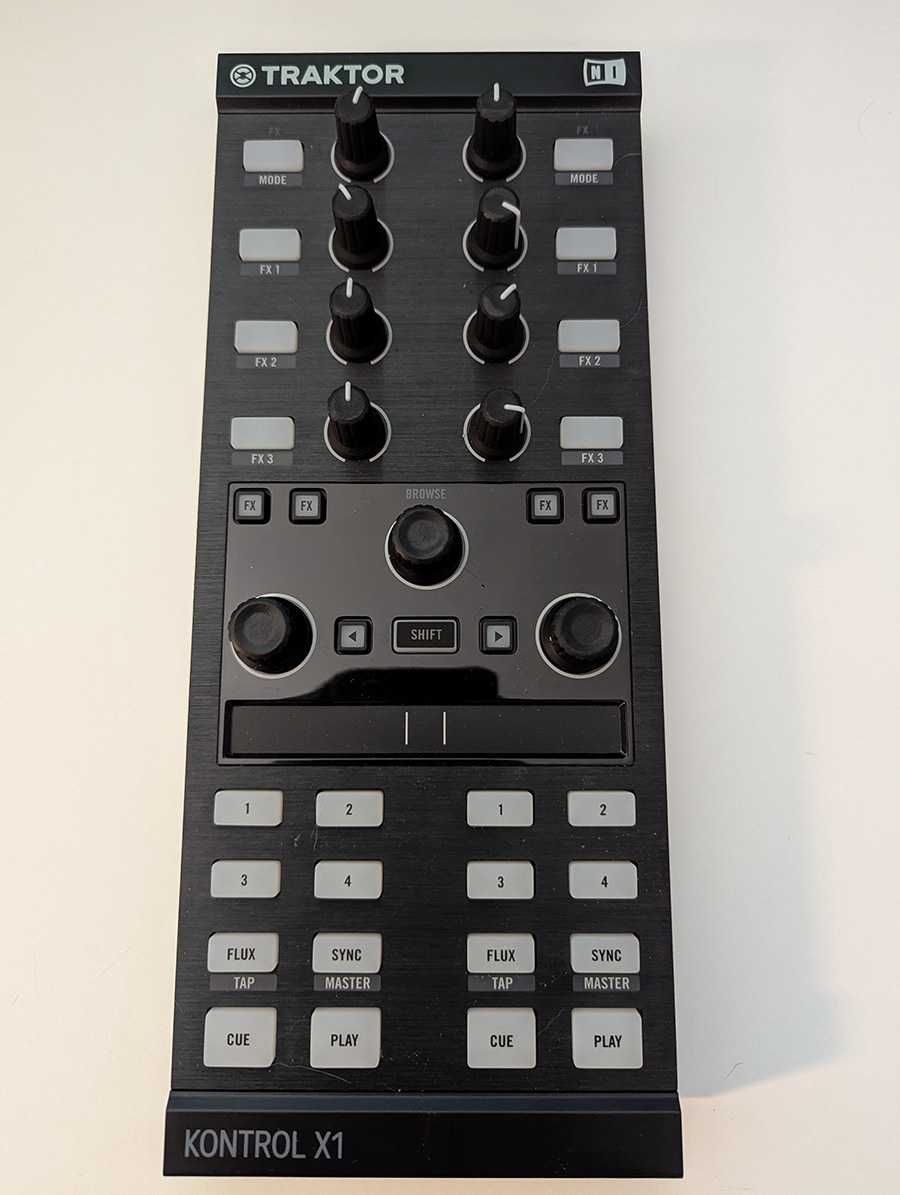 Native Instruments Traktor F1 / Z1 & 2 x X1  DJ Setup