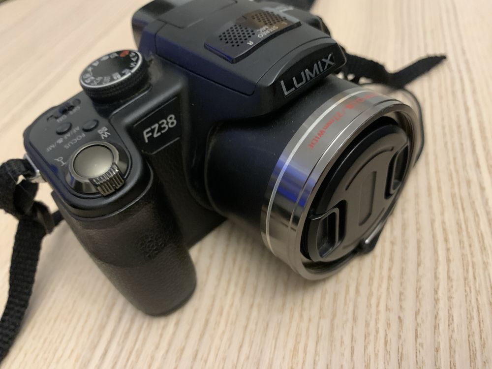 Фотоапарат Panasonic Lumix FZ38