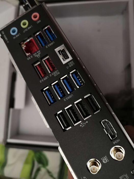 Aorus x670 Gaming motherboard дъно