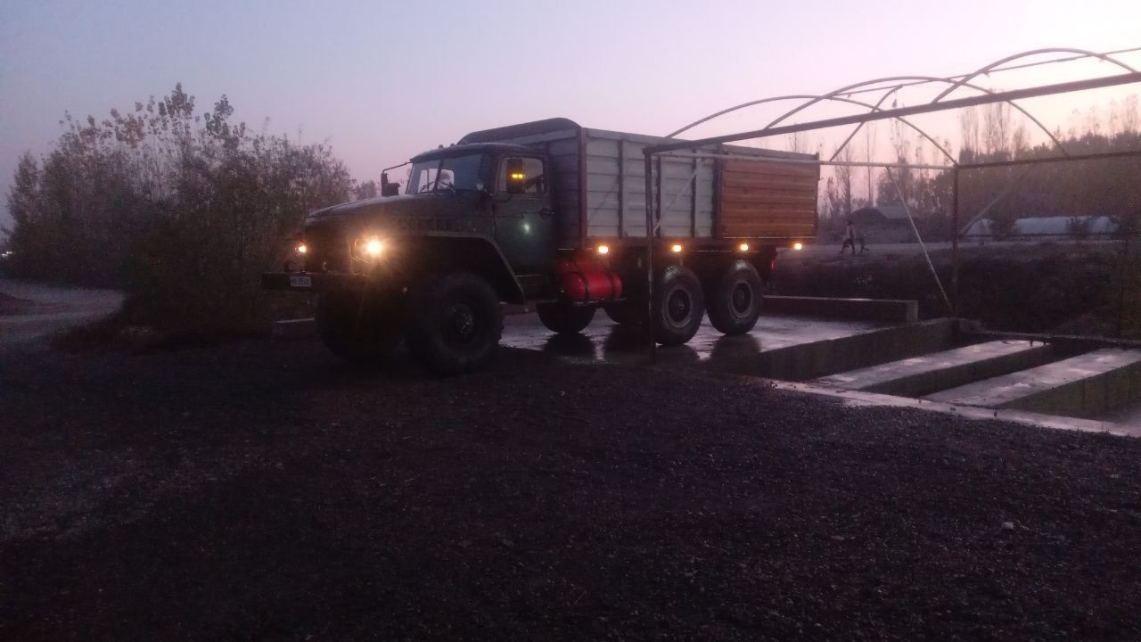 Ural 375  ishlab turgan moshiyna