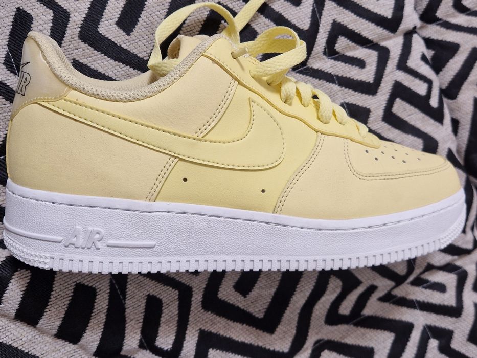 Vând pantofi de sport