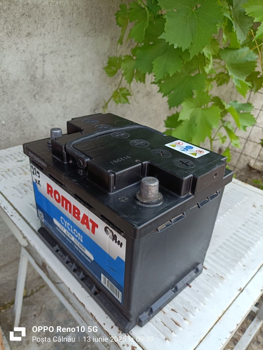 Vând baterie auto 12v 62 A