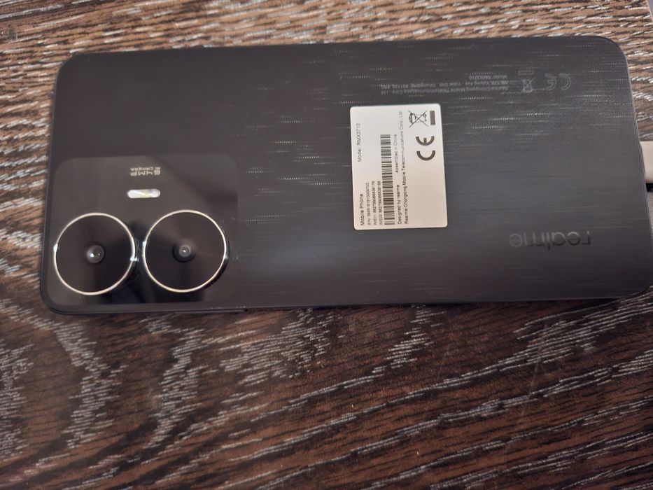 Realme C55 с подарък 7 калъфа