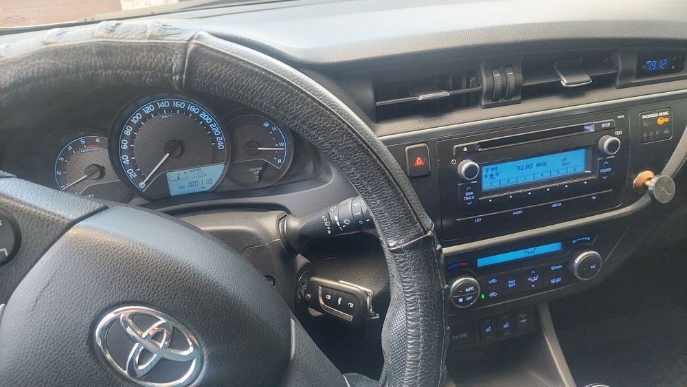 Продавам Тойота Аурис 1.4 d4d