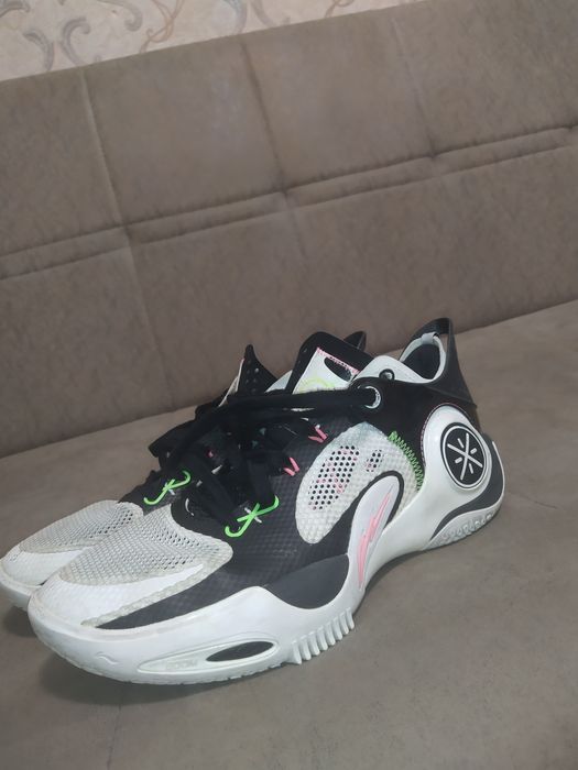 Баскетбольные кроссовки, Lining Fission 8