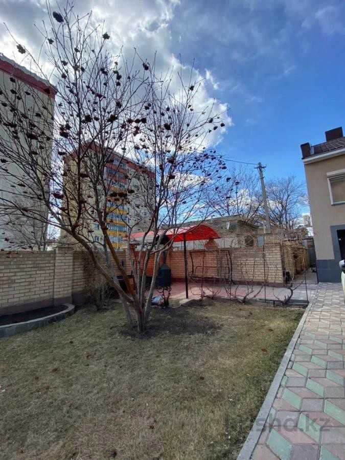 2 этажный дом в центре города.