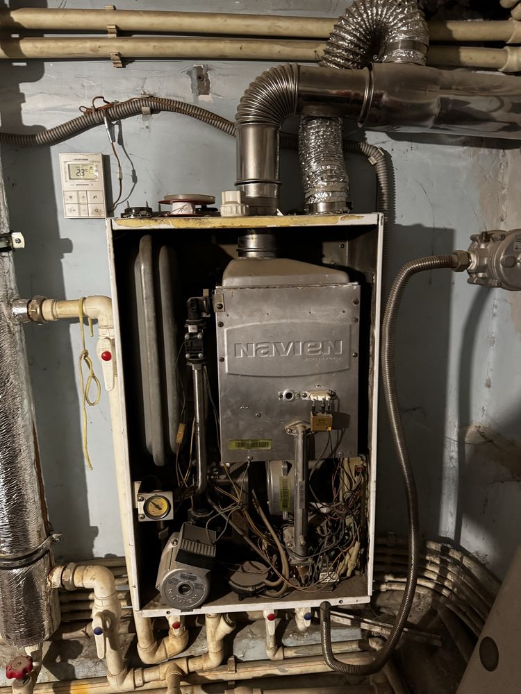 Navien двухконтурный котел в рабочем состоянии