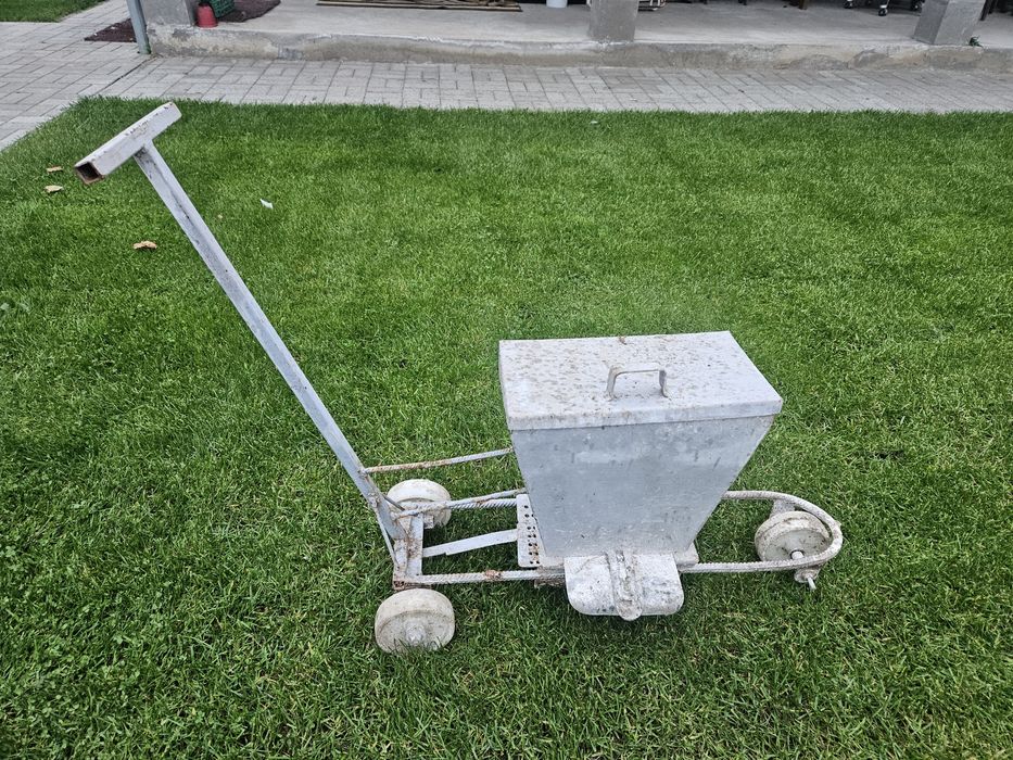 Masina de trasat cu var , gazonul