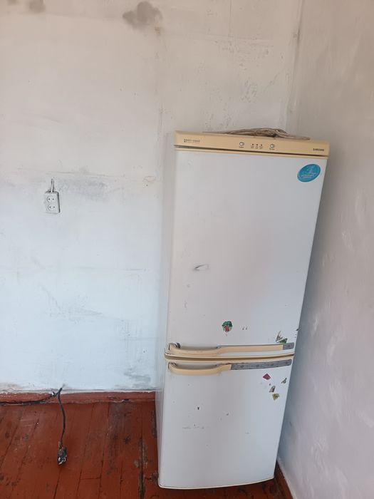 Продам не рабочий холодильник
