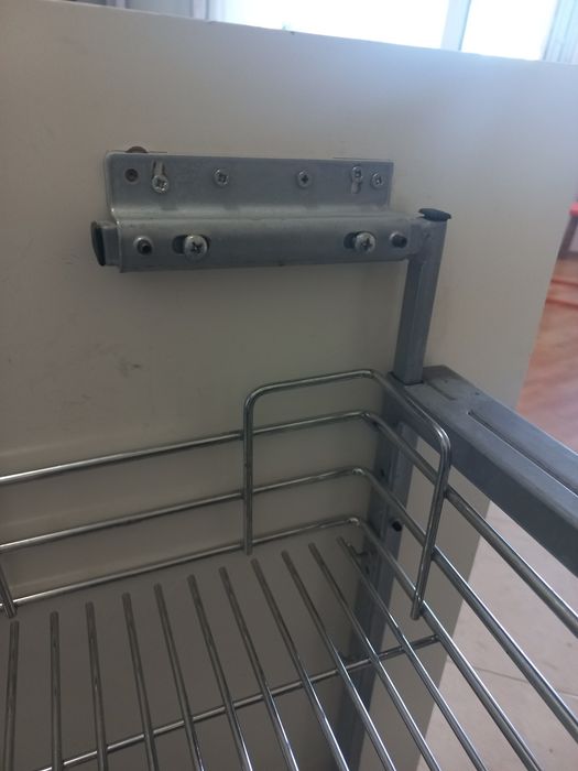 Метални механизми за кухненски шкаф