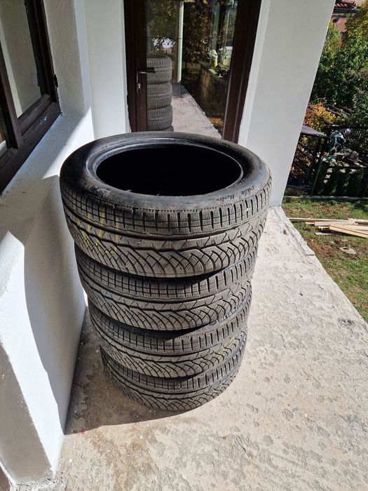 Продавам зимни гуми Мишелин "пилот"алпин 225/50/18.Цена 450лв за 4бр.