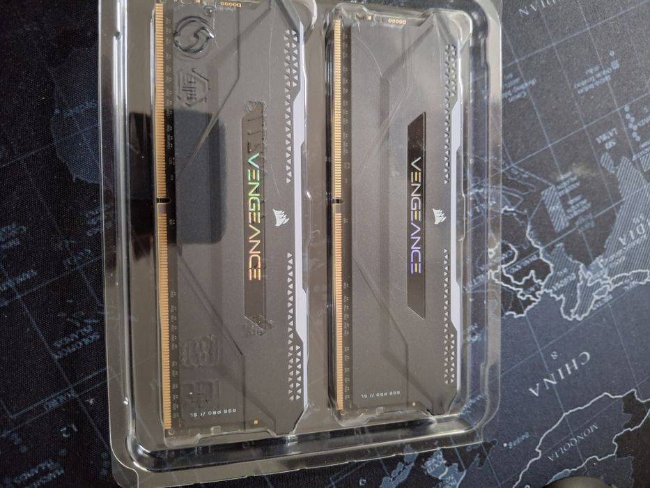 DDR4 Corsair vengeance  2x8 3200mhz RGB