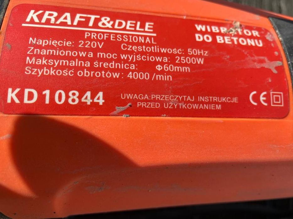 Vând Vibrator pentru beton la 2.20V și Transpalet