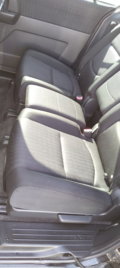 Vând sau schimb Mazda 5
