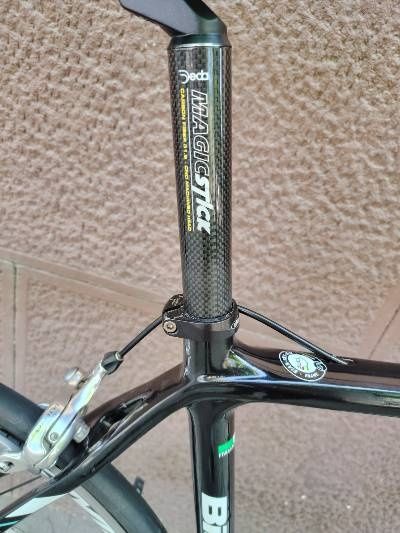 Шосеен карбонов велосипед Bianchi intenso