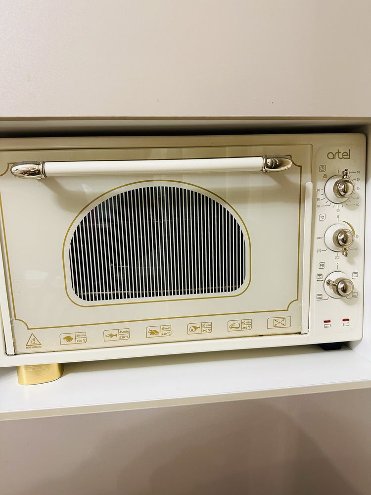 Продам бежевую красивую духовку Artel с конвектором