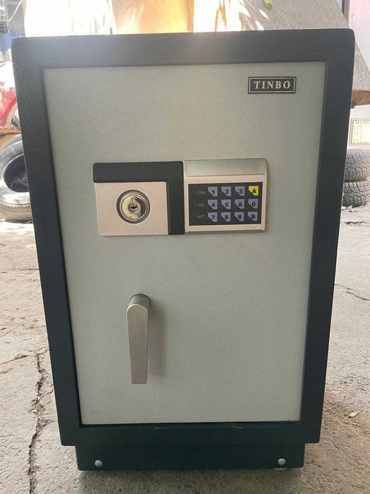 сейф TINBO огнестойкий в отличном состоянии