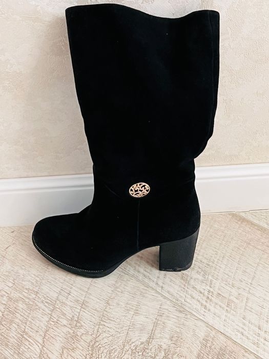 Замшевые женские сапожки