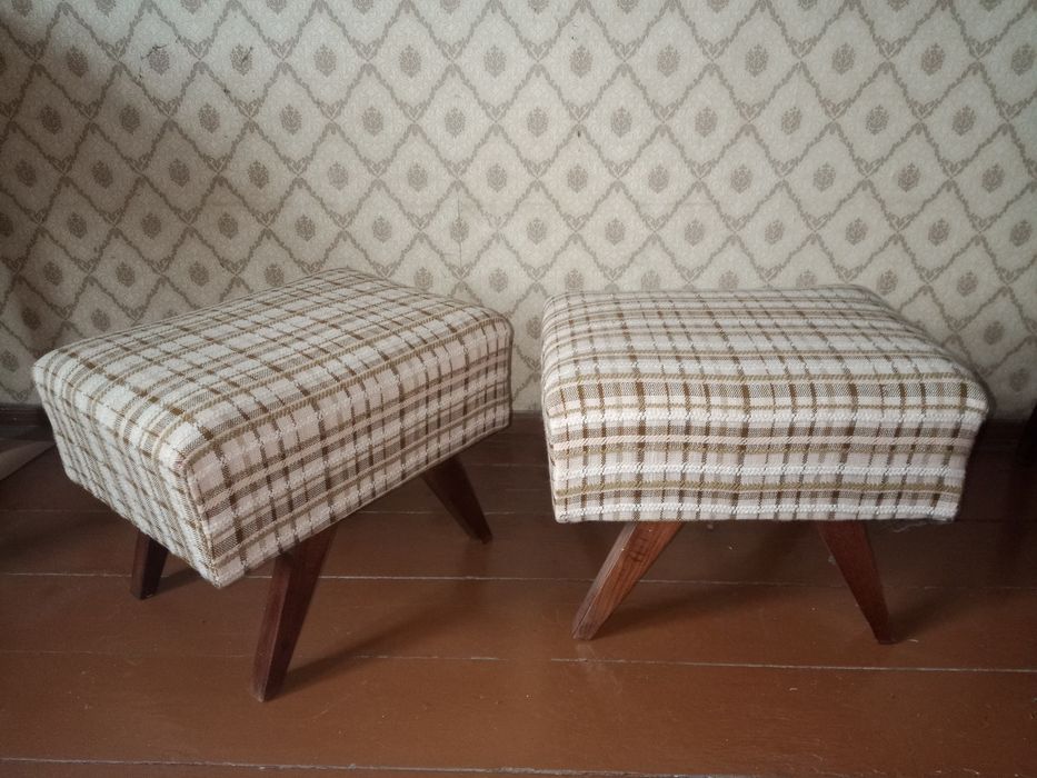 3бр. ретро тапицирани табуретки