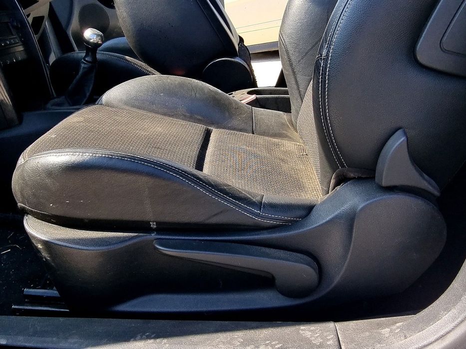 Scaun stanga fata PEUGEOT 207 (WA) [Fabr 2006-2012] 1.6 HDI 9HZ 80KW /