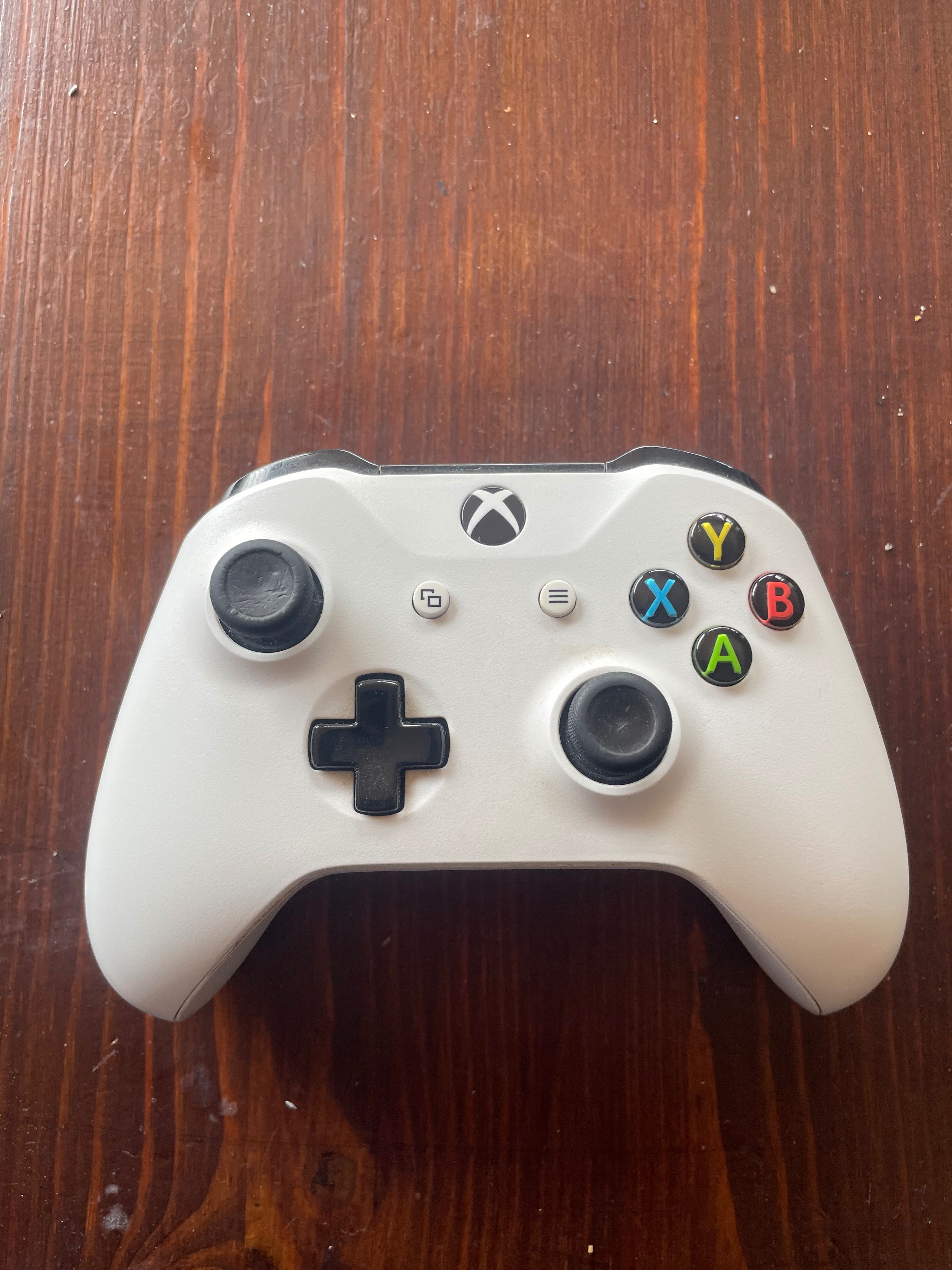 Спешно!!! Xbox one s с волан, мишка и клавиатура!